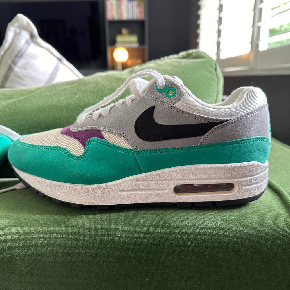 Nike Air Max Women size 7.5 teal and purple